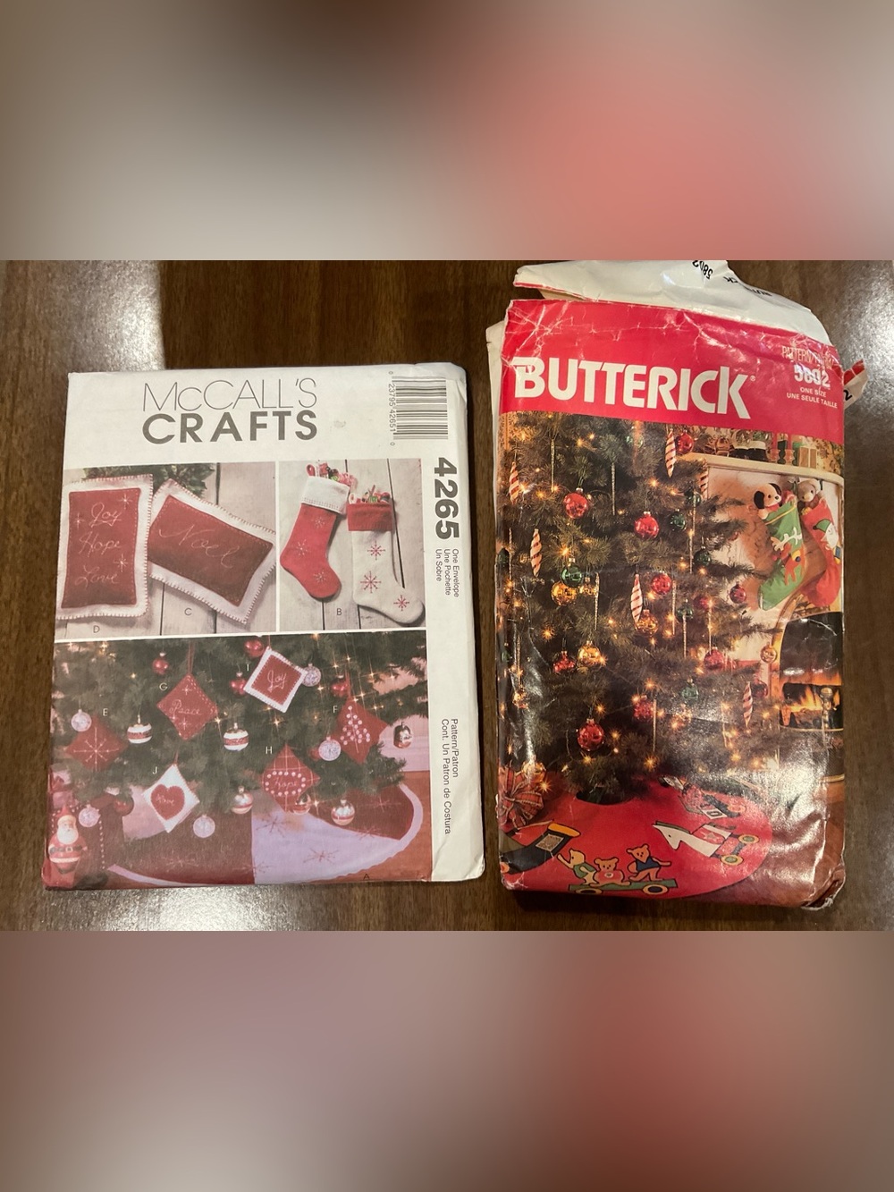 CHRISTMAS craft sewing Patterns McCall's Crafts 4265 Stocking Pillow tree skirt